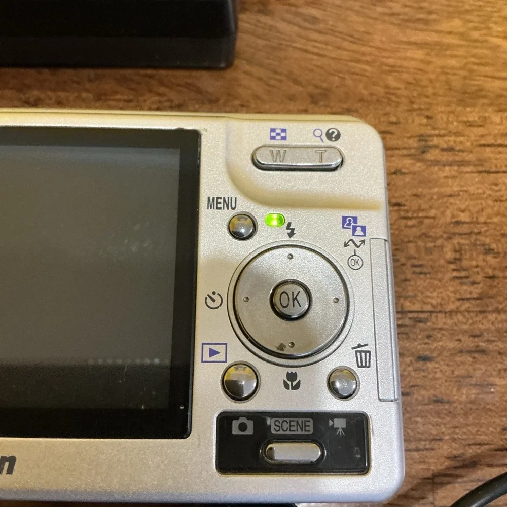 Nikon  Coolpic S2 Digital CameraGreat . Condition. .  5.1   Digital  Japan